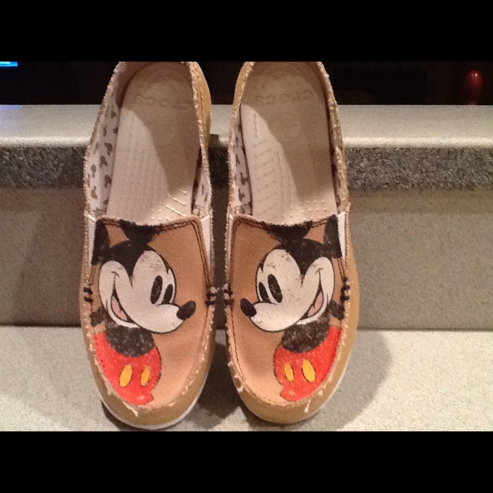 Mickey Mouse crocs